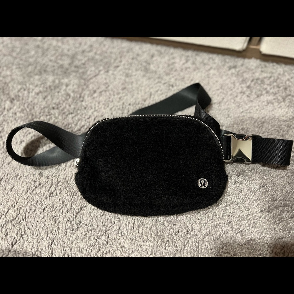 Sold Lululemon everywhere fleece belt bag